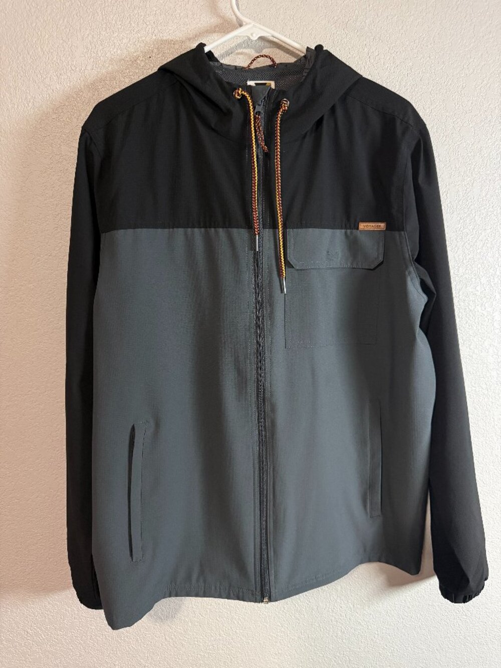 Voyager Men's Black Gray Hooded Windbreaker Jacket Size M